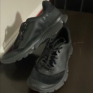 🎉Under Armour Black Sneakers with Breathable Mesh!